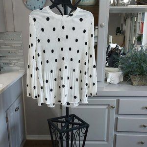 Adrianna Papell polka dot micro pleat top XL only wire 1x